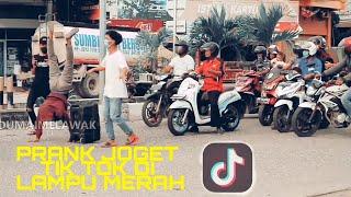 PRANK JOGET TIK TOK DI LAMPU MERAH(DUMAIMELAWAK) VIRAL BIKIN NGAKAK