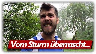 Starkregen und Unwetter | Sturmschäden im Garten mit Opa & Oma aufräumen