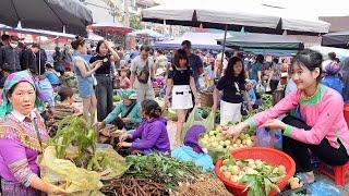 Chợ phiên Bắc Hà đông như trẩy hội - đồ rừng và dược liệu bày bán la liệt - khách du lịch tranh nhau