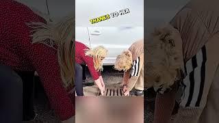 When this woman accidentally dropped her car key into a nearby drain and got her but #kindness