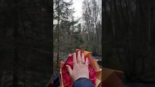 Не знала куда деть руку, в итоге начала зачем-то шкрябать себя