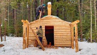 ВЫПАЛ ПЕРВЫЙ СНЕГ! СТРОИМ БОЛЬШУЮ ХИЖИНУ! ПРИШЛОСЬ ОСТАВИТЬ СНЕГОХОД В ЛЕСУ!