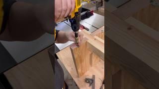 The quickest and easiest way to attach a bench or table top to allow for wood movement. #woodworking