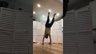 Online class sequence #capoeira with Poncianinho.