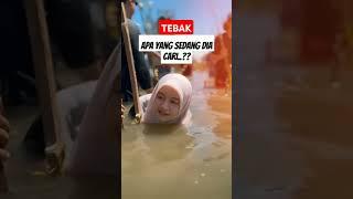 Apa yang sedang ia cari..?? #pencarian #mandisungai #hijabers #ukhti #videomusik #muslimahcantik