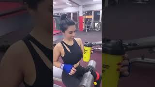 SIVA APRILIA : OLAHRAGA MALAM SEBELUM TIDUR