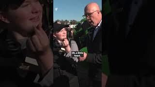 Peter Dutton learns Gen Z finger heart gesture 🫰