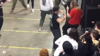Mosh com Nintendo Switch na mão