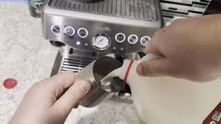 Making the espresso and latte art on Breville 870XL Barista