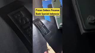 Proses emboss adalah bagian penting dari pembuatan produk. #kerajinankulit #souvenirkantor #souvenir