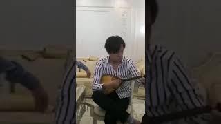 Димаш играет на домбыре #dimashqudaibergen #dimash