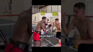 90kg 복서, 방심한 순간 58kg 레슬러한테 목 잡히고 기절