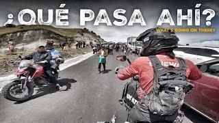 Encuentro CARRETERAS CORTADAS en ECUADOR por algo INESPERADO (S25/E03) VUELTA MUNDO en MOTO SINEWAN