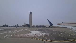 boeing b737-900er(r) taxi deicing and takeoff