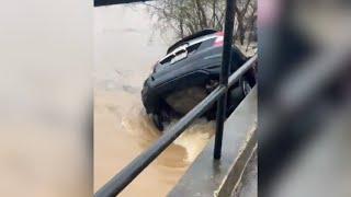 VIDEO: Driver rescued from raging floodwaters in east Charlotte | WSOC-TV