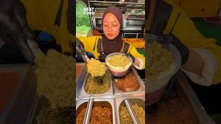 Kunafa crunchy cake loaded with chocolate sauce and toppings!  Mencekik.Jb, Johor Darul Ta'zim
