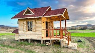 Ich mache Aufforstung, Holzschuppen, Holzjalousien und einen Holztisch für ein Holzhaus