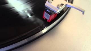 Demo JVC QL-A200 turntable