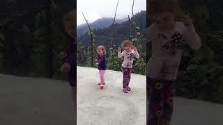 Küçücük bedenler, Hayatın ritmini öğrenmeden önce, onunla dans etmeyi bilenlerdir….