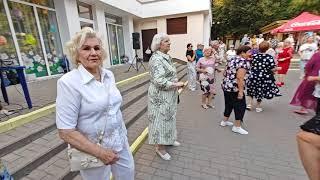 15.09.24г..."Женская Дружба"... звучит на танцполе в Гомельском парке...