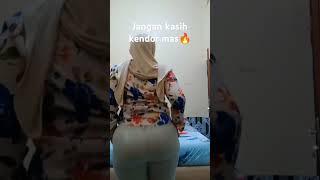 Tante jilbab goyang bokong hot montok #hot #shorts #shortvideo #jilbab #sexy #tante #stw