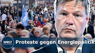 MONTAGSDEMONSTRATION IN LEIPZIG: Proteste gegen Energiepolitik - Habeck hält zwei AKW in Reserve