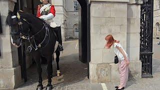 JAPANESE MOTHER AND DAUGHTER BOTH SHOW RESPECT TO THE KINGS GUARD #kingsguard