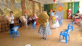 Танец с игрушками на выпускном
