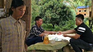 Dad helped Duyen return the money to Sung. Was Duyen right to do so?