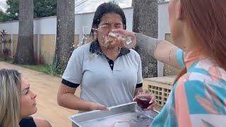 Patroa empurra empregada grávida na piscina, mais não esperava por isso! (FILME COMPLETO)