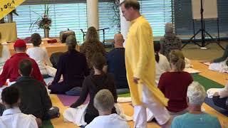 Yogastunde - mit Sukadev - 15 Jahre Yoga Vidya Bad-Meinberg