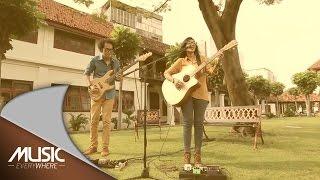 Endah N Rhesa - The Lions Sleep Tonight (Live at Music Everywhere) *