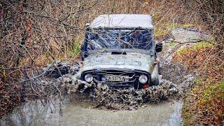 ЖЕЛЕЗНЫЙ джипер с ЖЕЛЕЗНЫМИ СОСКАМИ, ведет #OFFROAD-банду по лучшему мокрому и глубокому маршруту