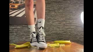 Converse crush Bananas