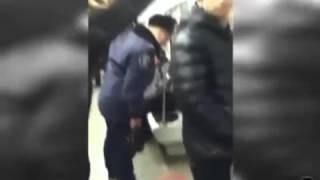 Шок!!! Мент блюет в метро Смотреть всем  Мега прикол