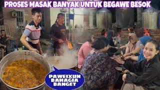 PAWEIXUN BERBAUR DENGAN PARA BAPAK BAPAK  MASAK SAYUR KHAS LOMBOK UNTUK PESTA SYUKURAN BESOK