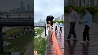 Security Guard Helps Beauty But His Phone Is Stolen #funny#parkour#skate#still