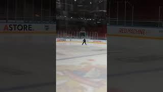 Арбитры осваивают новый вид спорта #жхл #арбитры #хоккей #фрисби