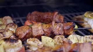 Megamaster 3 Burner Propane Stainless Steel Gas Grill: Features