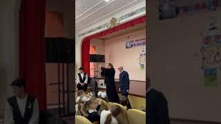 Протоиерей Алексий Петренко на дне рождения 1-й гимназии