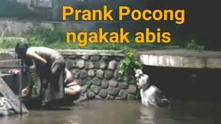 Cewe lagi mandi di prank pocong #prank