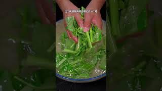 蒜蓉空心菜的做法,翠绿不发黑##炒空心菜 #蒜蓉空心菜#空心菜