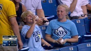 TOR@TB: Young fan grabs foul ball