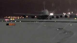 Aeropuerto de noche, Moscu Vnukovo airport 2013 12 3