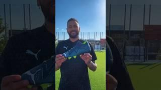 Neymar Unboxes some new Football Boots!