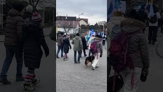 DEMO mit Trommeln Wolfgang Burkard Hinauf zum Hambacher Schloss Hambach Neustadt Weinstraße 14.12.24