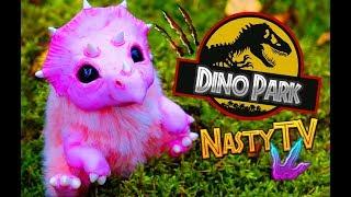 Парк Динозавтров Настя катается на Тирексе DINO PARK