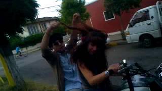 Jovenes chilenos flaites tienen accidente en moto por efecto de la droga y la música satanica