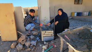 "Wonderful gardens: beauty and peace in front of the pillars of the house with Abu's hands"