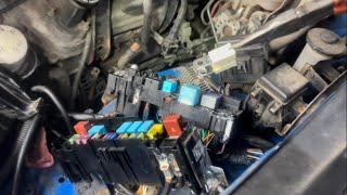 Toyota FJ impossible fuse to replace why did you do this to us Toyota? !!